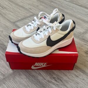 NIKE WAFFLE DEBUT Sneakers